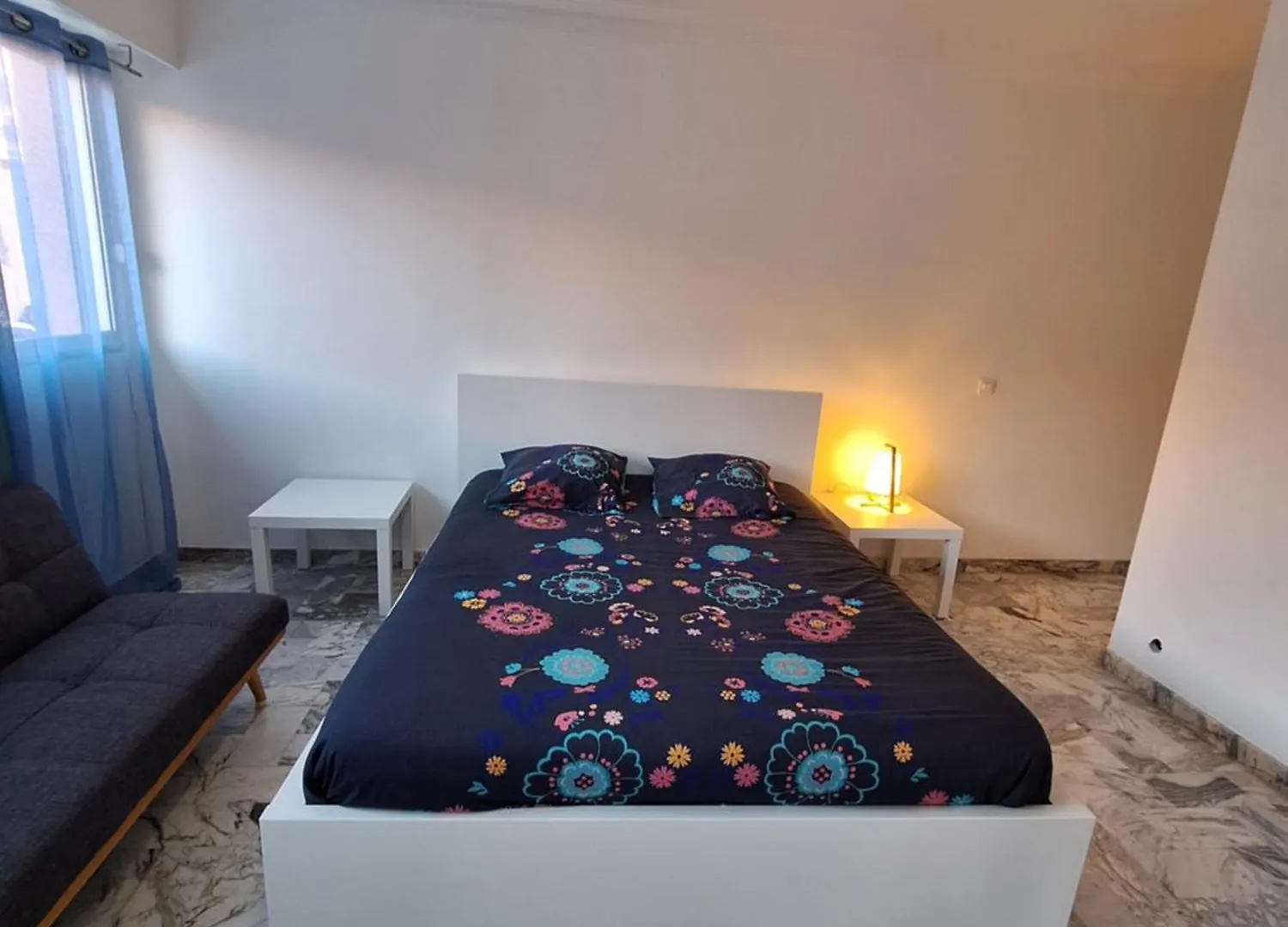 L Alicante Carre D'Or 2 Pieces Terrasse Climatise Menton 0*,  Frankrig