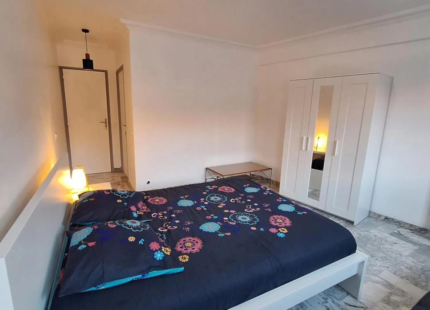 L Alicante Carre D'Or 2 Pieces Terrasse Climatise Menton 0*,  Frankrig